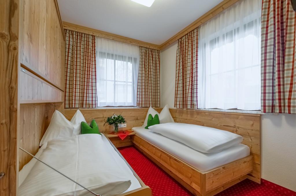 Pension Haus Am Dorfplatz Flachau Exteriör bild