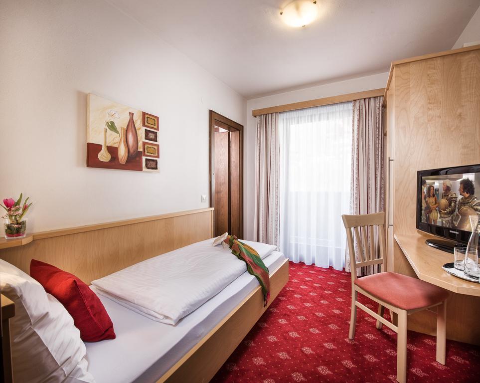 Pension Haus Am Dorfplatz Flachau Rum bild